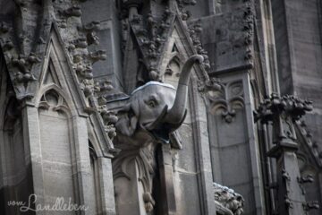 Figur an der Fassade des Ulmer Münsters