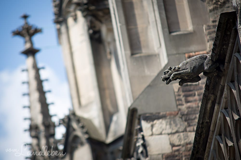 Figur an der Fassade des Ulmer Münsters