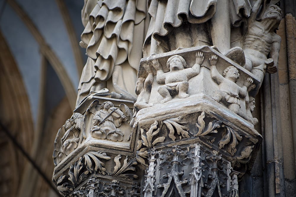 Figuren an der Fassade des Ulmer Münsters