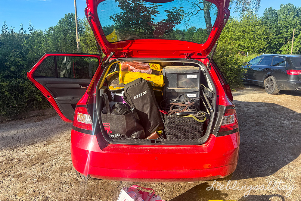 Stallwechsel: Auto beladen